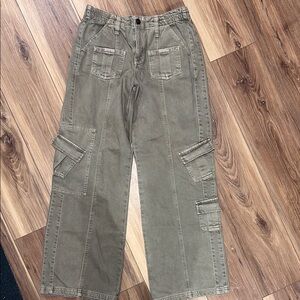 BDG wide leg low rise cargo jean